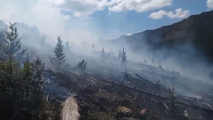 Zjarr në malin e Balgjajt në Klos, kërkohet ndërhyrje nga ajri