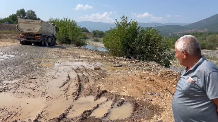 Banorët e Gjoricës kërkojnë ndalimin e marrjes së inerteve në zallin e Bulqizës