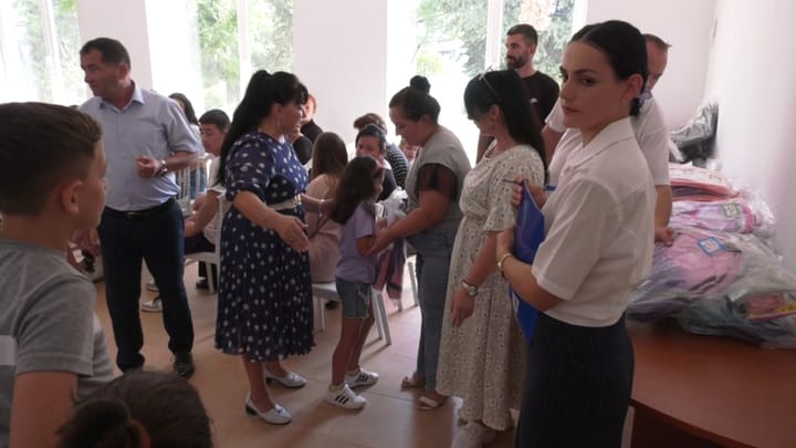 Sh.K.M.G.V, çanta e mjete didaktike për fëmijët jetim në Bashkinë e Matit