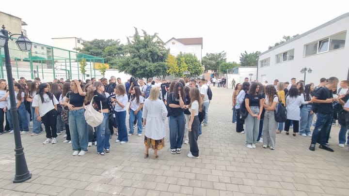 VITI I RI SHKOLLOR NIS ME RËNIE TË NUMRIT TË NXËNËSVE EDHE NË RRETHIN E MATIT