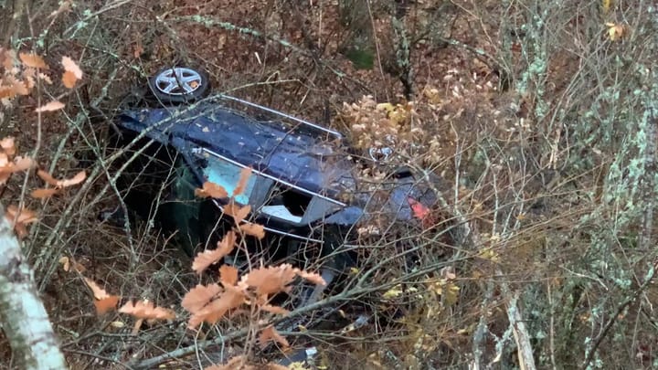 LAJMI I FUMDIT/Burrel Plagosen katër persona në aksident, dy në gjendje të rëndë