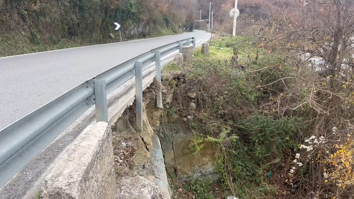 Si po lejohet të dëmtohet rruga nacionale Burrel – Klos?