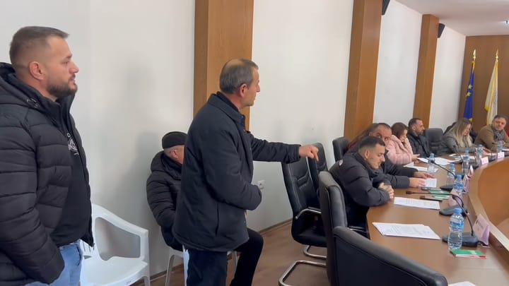 Bulqizë, banorët e dëmtuar nga tërmeti i 5 viteve më parë, rropaten në institucione