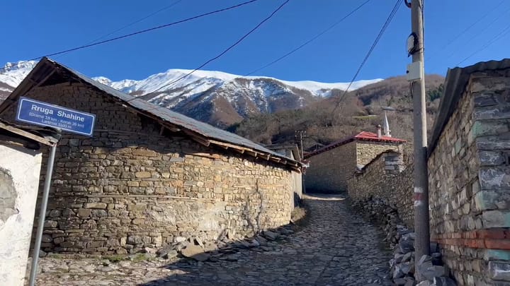 Atmosfera festive në fshatra, më e zbehtë