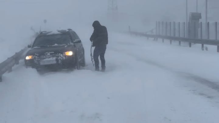Të gjithë fshatrat e Dibrës dhe Bulqizës të izoluar, prefekti Shehu: bashkitë po punojnë për hapjen e rrugëve