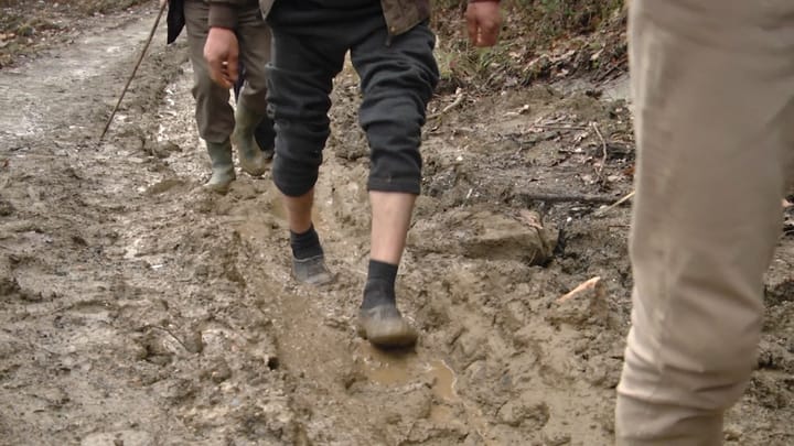 Banorët e fshatit Unjate në Klos në protestë për rrugën