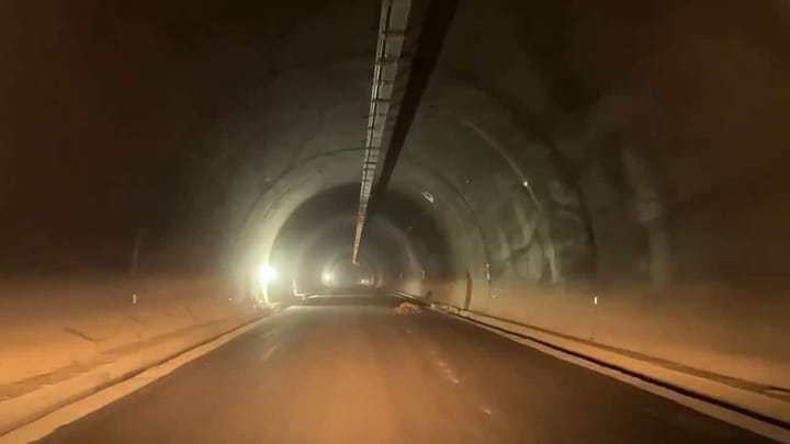 Balluku inspekton tunelin e Murrizit dhe jep datën e hapjes së tij