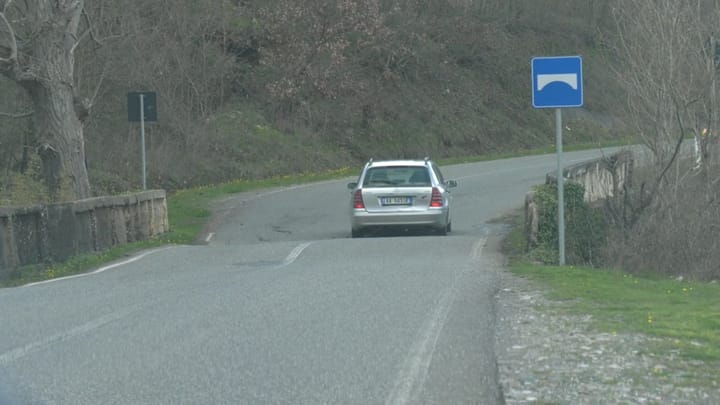 Burrel – Skuraj, rruga e rrezikshme për shkak të deformimit të trasesë