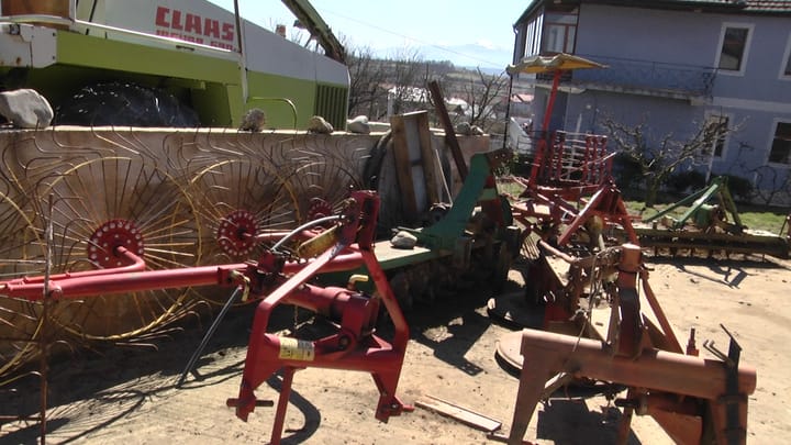 I apasionuar pas bujqësisë, Naim Topalli shton mjetet bujqësore: dua t’ia lë djalit