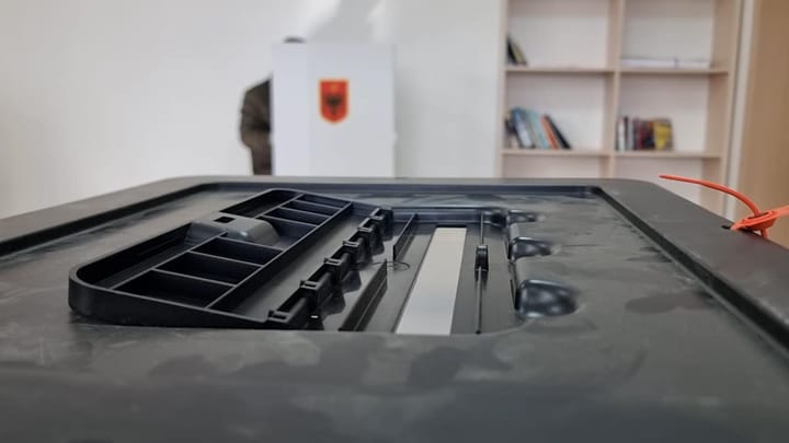 Orët e fundit për zyrtarizimin e kandidaturave të koalicionit “Për Shqipërinë madhështore”