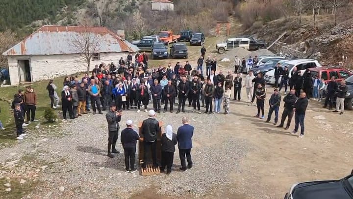 Besimtarët Bektashinj festojnë Sulltan Nevruzin