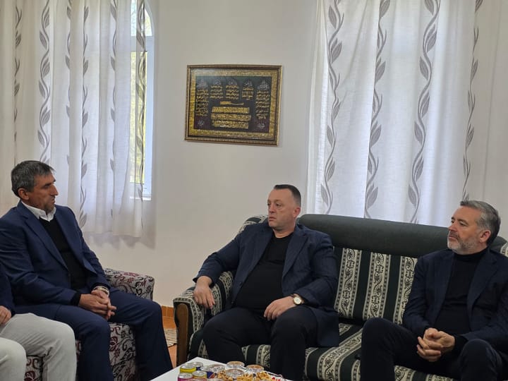 Malaj e Klosi vizitë urimi në Myftininë Mat