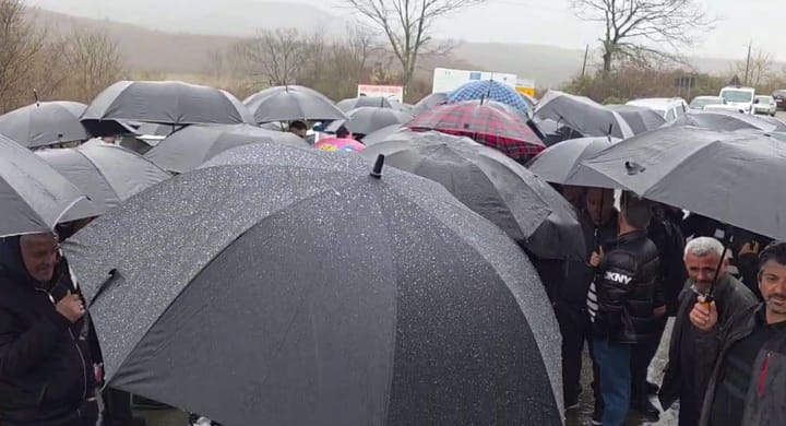 Banorë të Mirditës, Matit e Dibrës protestojnë për rrugën e papërfunduar, Perlat - Lurë