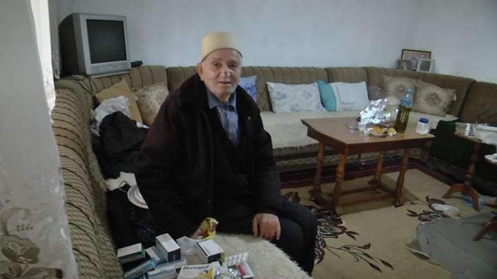 95-vjeçari në sfidë me vetminë e të ardhurat e pakta ekonomike