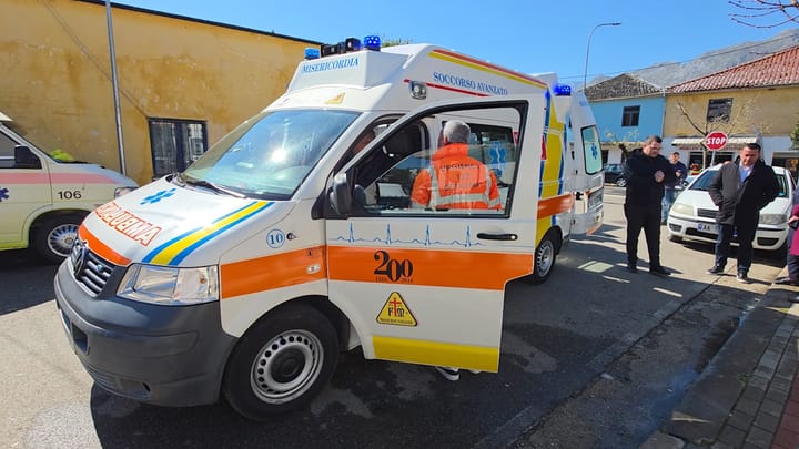Emigrantët dhurojnë autoambulancë për Qendrën Shëndetësore të Klosit