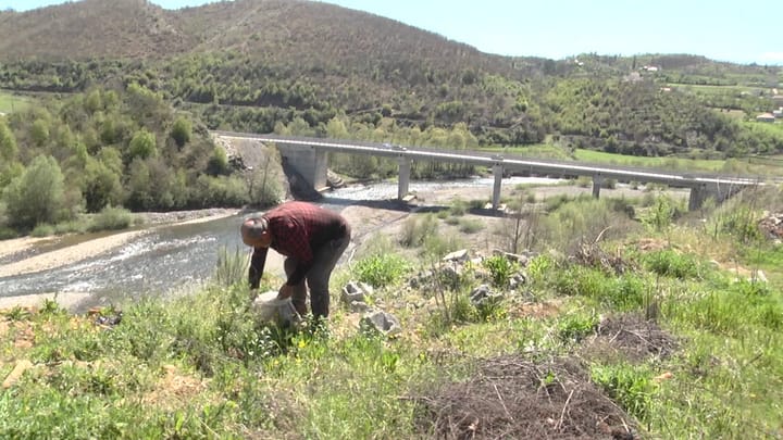 Bulqizë, ish-minatori 65-vjeçar, që jeton duke grumbulluar objekte metali e kërminj
