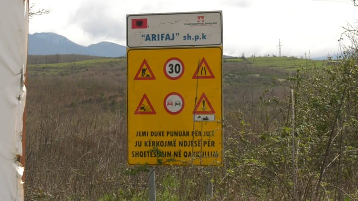 Protesta i “heq” kompanisë “Arifaj”, kontratën e rrugës Perlat – Lurë