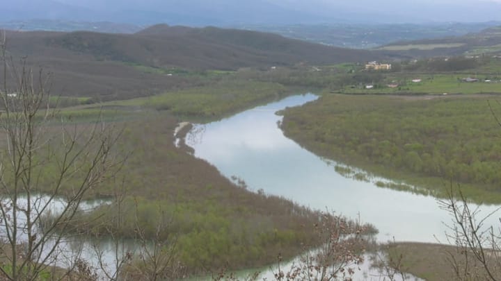 Rritet niveli i ujit, shpresë për shtimin natyral të peshkut në Liqenin e Ulzës