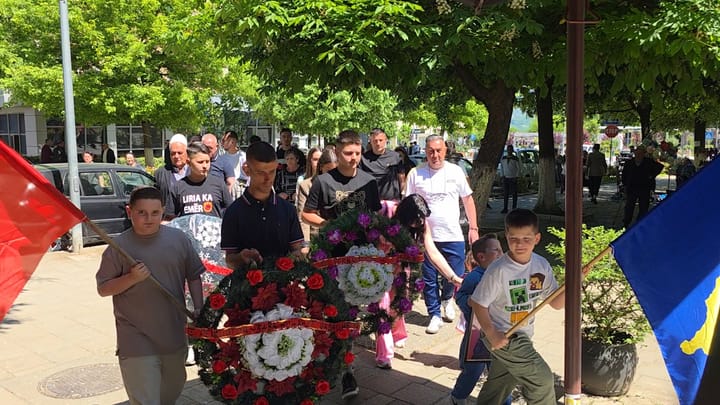 26 vite nga rënia e dëshmorit kosovar Halil Gashi, familjarët e përkujtojnë në Burrel