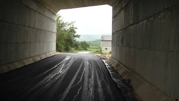 Protesta e banorëve të Dovolanit jep efekt, ju asfaltohet rruga