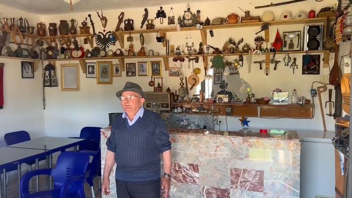 Bulqizë / Qamil Toçi, 76-vjeçari që e ktheu lokalin në muze