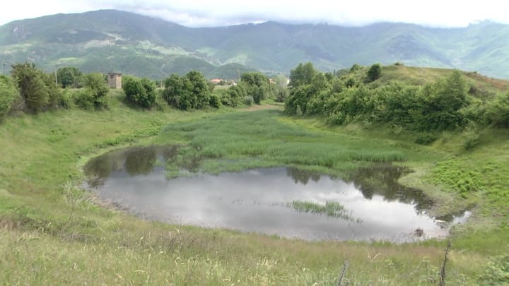 Rezervuari i Vojnikut që lë pa vaditje dhjetra hektar tokë bujqësore