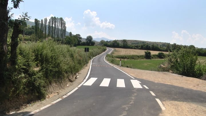 Asfaltohet rruga e fshatin Limjan, banorët: kemi lehtësim në lëvizje