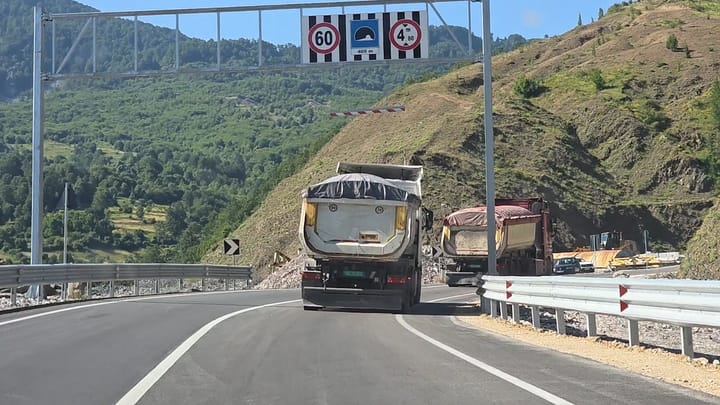 Rikthehet qarkullimi për mjetet e tonazhit të rëndë gjatë gjithë kohës