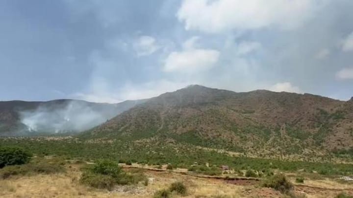 Normalizohet situata e zjarreve në Klos dhe Bulqizë, mbeten aktive dy vatra të vogla