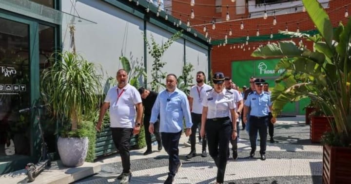 Shteti në këmbë/ Lirimi i hapësirave publike në kryeqytet, Ministri Hoxha dhe strukturat e policisë dalin në terren