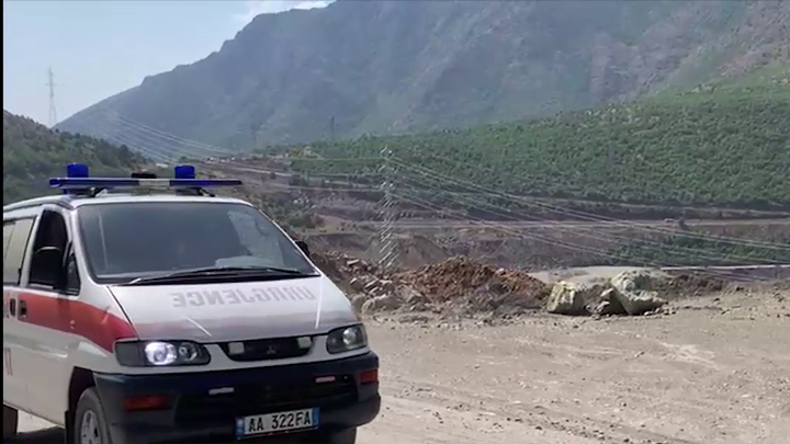 (VIDEO)Tragjike në Bulqizë, dy persona humbin jetën pasi makina e tyre përfundoi në humnerë