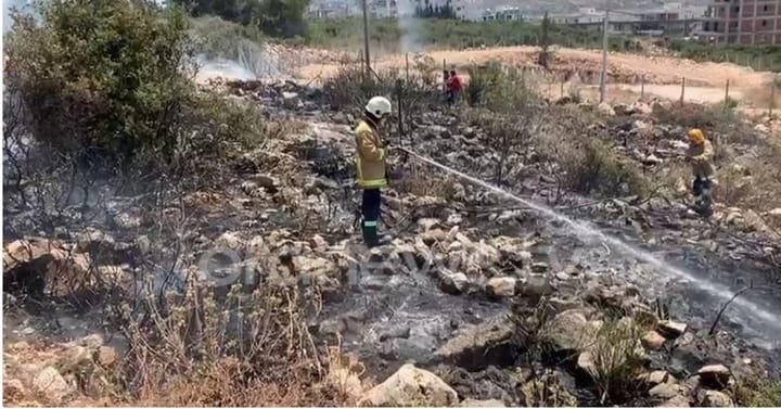 Zjarr në Sarandë/ Shkaktohet nga një pemë që rrëzohet mbi linjën elektrike