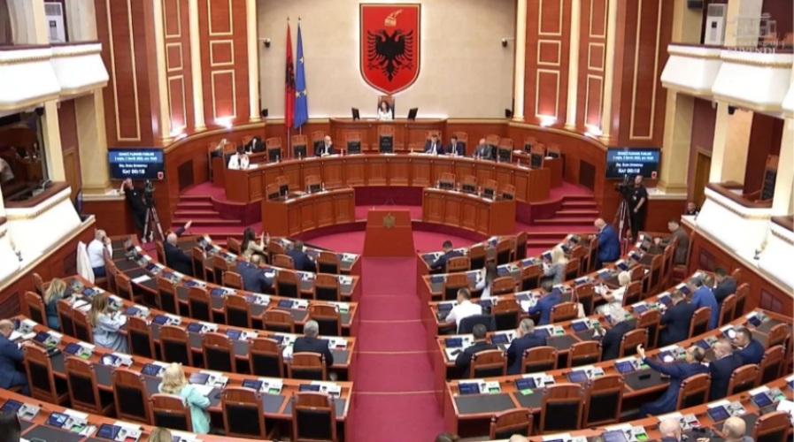 “Skandal mjedisor”/ PD kërkon debat në Kuvend për inceneratorin e Elbasanit - Bota Sot