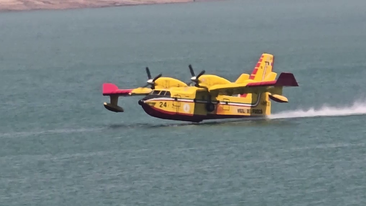 (VIDEO)Zjarr në parkun natyror “Ulëz-Shkopet”, pre dy ditësh luftë me flakët