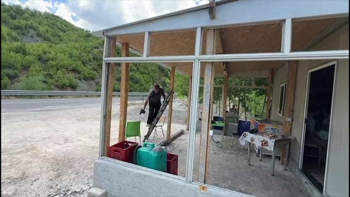 NIS HEQJA E OBJEKTEVE BUZË RRUGËS SË ARBRIT