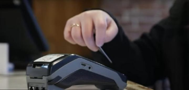 Banka e Shqipërisë ul komisionet për pagesat elektronike, rregulla të reja për pikat e këmbimit valutor