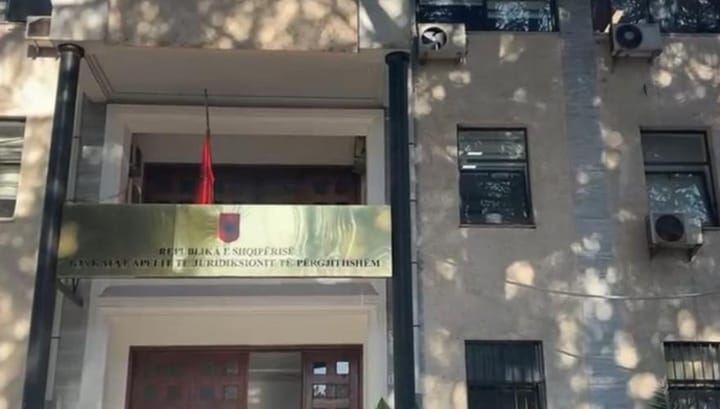 Vrasja e gjyqtarit Astrit Kalaja, Gjykata e Apelit ul flamurin në gjysmështizë, pezullohen të gjitha gjyqet e planifikuara për sot