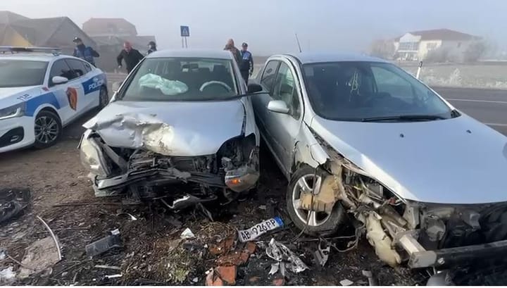 Aksident i trefishtë në aksin Shupenzë-Maqellarë, plagoset rëndë një person