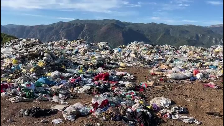 Mbeturinat e Bulqizës ndotin ujin në Plan të Bardhë