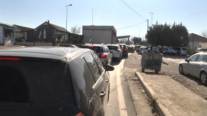 Radhë të gjata në doganën e Bllatës në Dibër