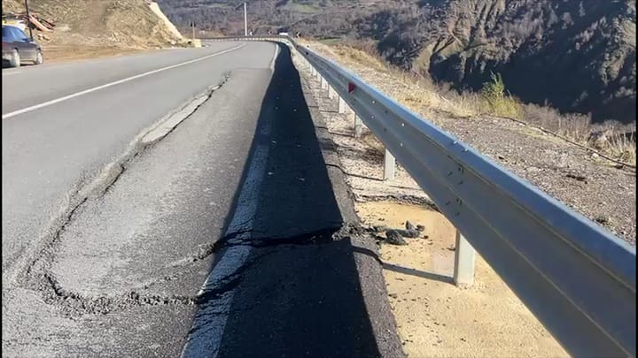 Rruga e Arbrit rrezikon të shembet në afërsi të tunelit të Murrizit