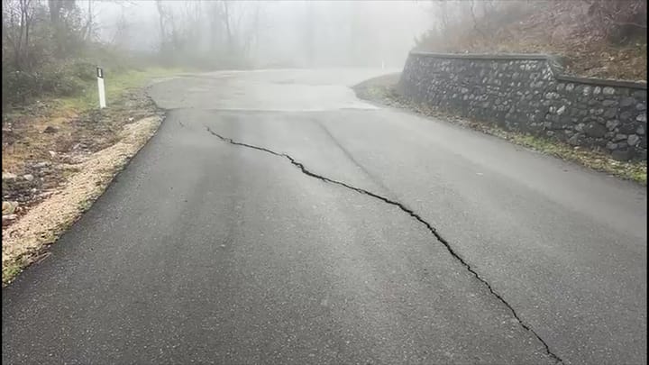 Rruga nacionale Burrel - Skuraj në rrezik, pëson çarje në Bushkash