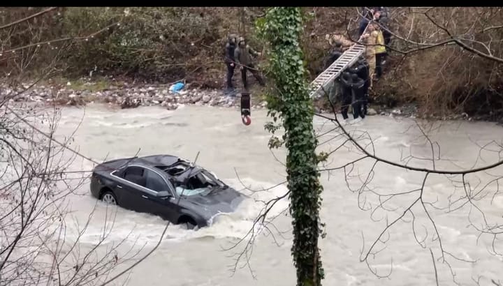 Aksident në Klos, një i mbijetuar e një i zhdukur