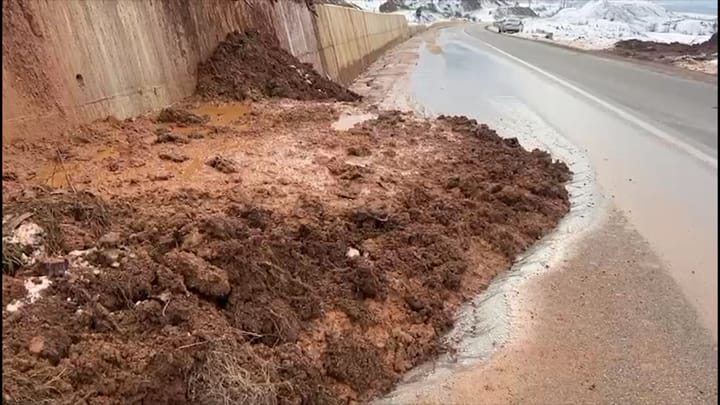 Probleme në rrugën e Arbrit, shembje dherash në segmentin Herebel-Peshkopi