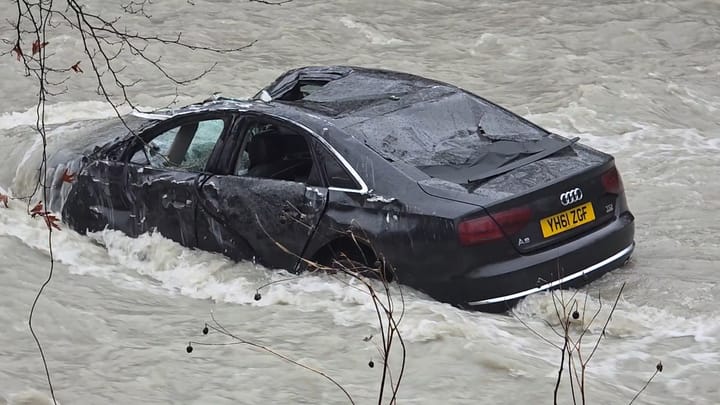 Tragjike në Klos, makina përfundon në zall, një i zhdukur e një i mbijetuar, policia arreston drejtuesin e mjetit
