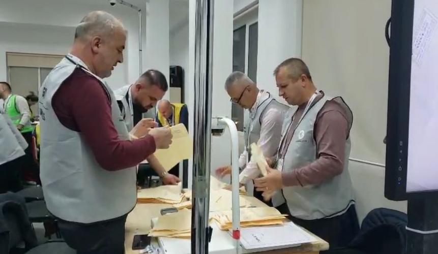 VIDEO/ Zgjedhjet e pjesshme lokale, fillon procesi i numërimit në ...