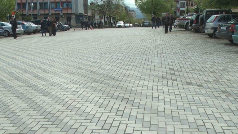 Pas disa muajsh nga nisja e punimeve përfundon rikonstruksioni i sheshit “Demokracia”, Shema: “Shumë shpejt nis sinjalistika horizontale”