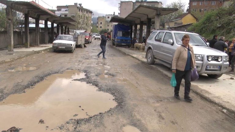 “Pazari I Klosit”, vazhdon të jetë jasht çdo kushti higjenor