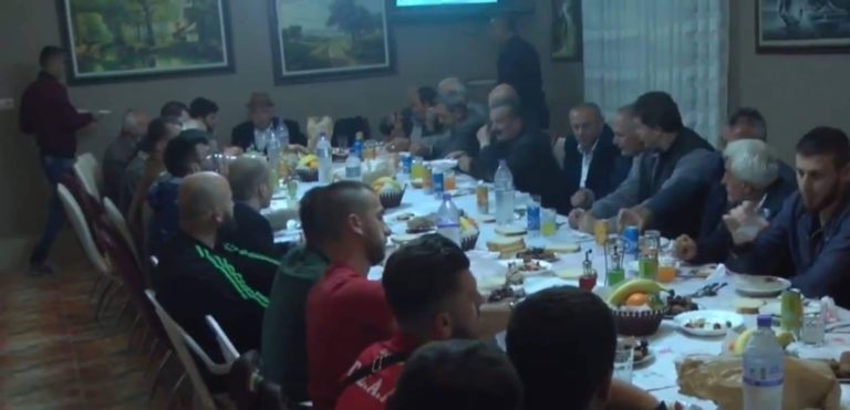 Familja Valteri shtron iftar për agjëruesit në Burrel