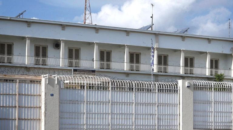 Aksion i befasishëm në disa burgje (përfshirë burgun e Burrelit), gjenden disa telefona